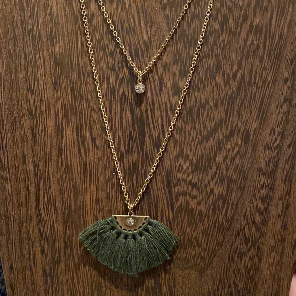 2N Premier Designs “Olive” necklace